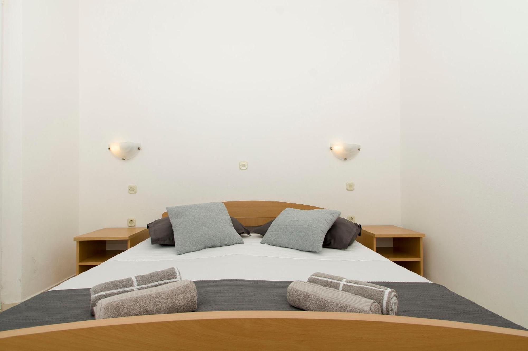 Apartments Vela Luka Ngoại thất bức ảnh