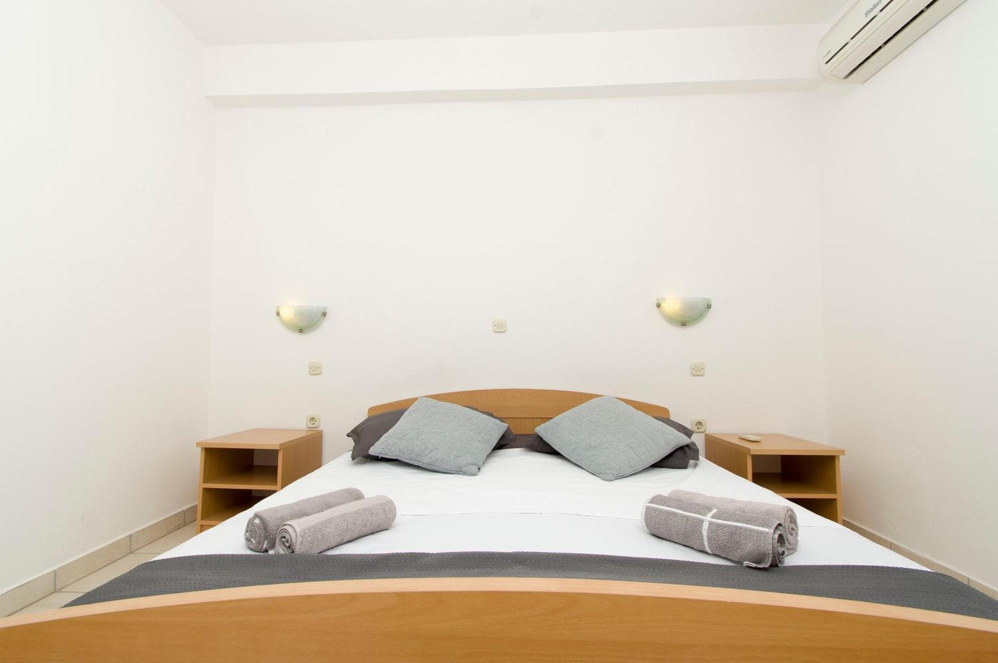 Apartments Vela Luka Ngoại thất bức ảnh